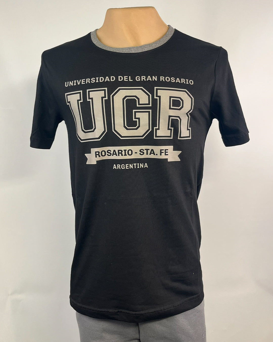 Remera UNIV. GRAY - NEGRO C/GRIS
